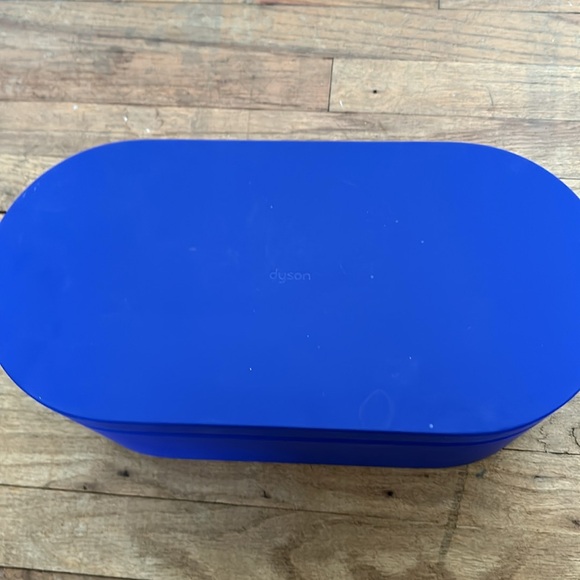 Dyson air wrap carrier with four attachments - Picture 2 of 7